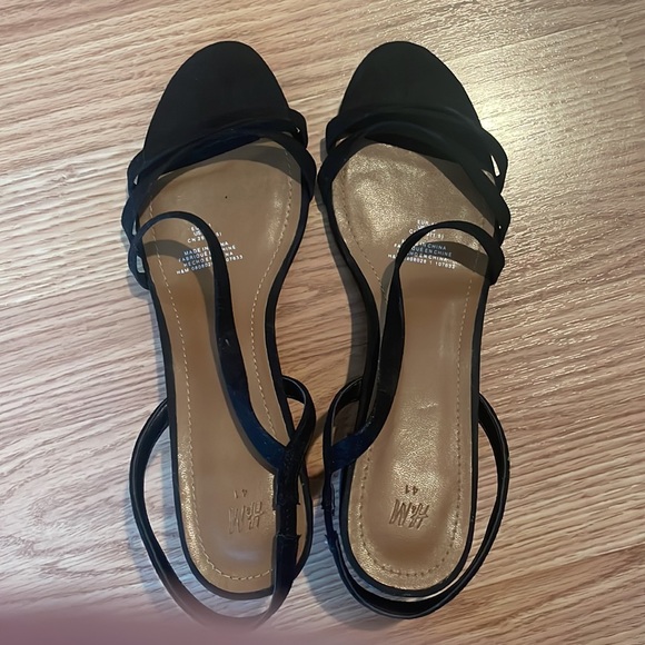 H&M strapped black velvet heels - Picture 4 of 4